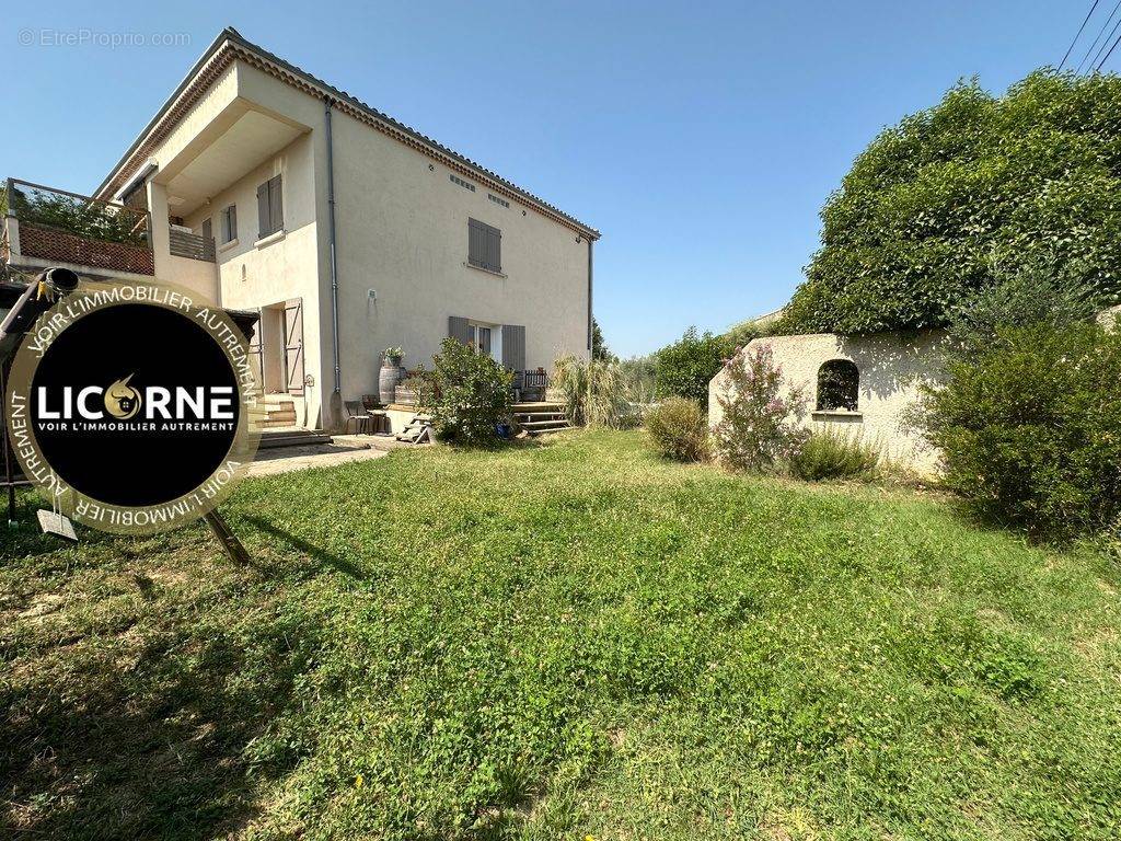 Appartement à LE PUY-SAINTE-REPARADE