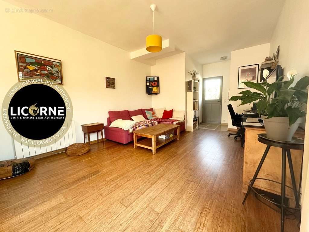 Appartement à LE PUY-SAINTE-REPARADE