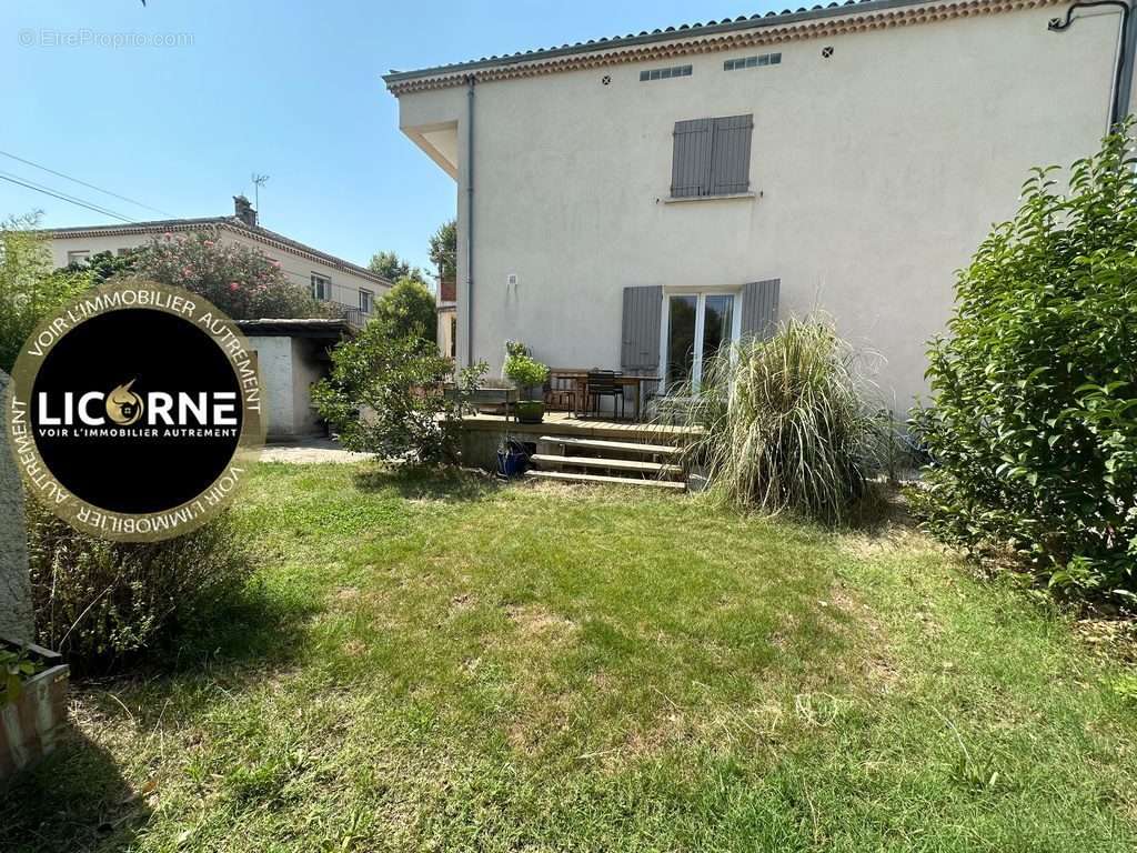 Appartement à LE PUY-SAINTE-REPARADE