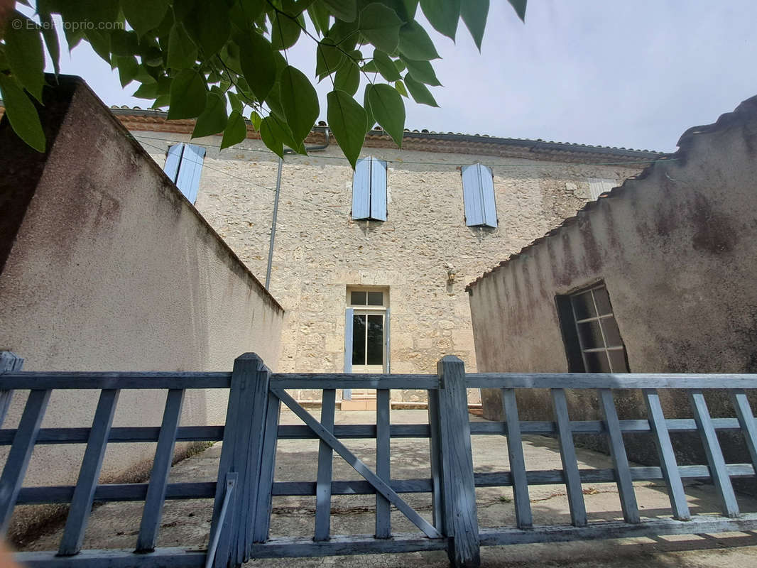 Maison à BEAUVILLE