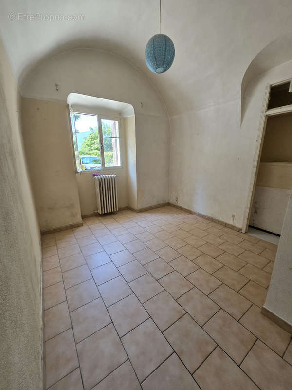 Appartement à LA ROQUETTE-SUR-VAR