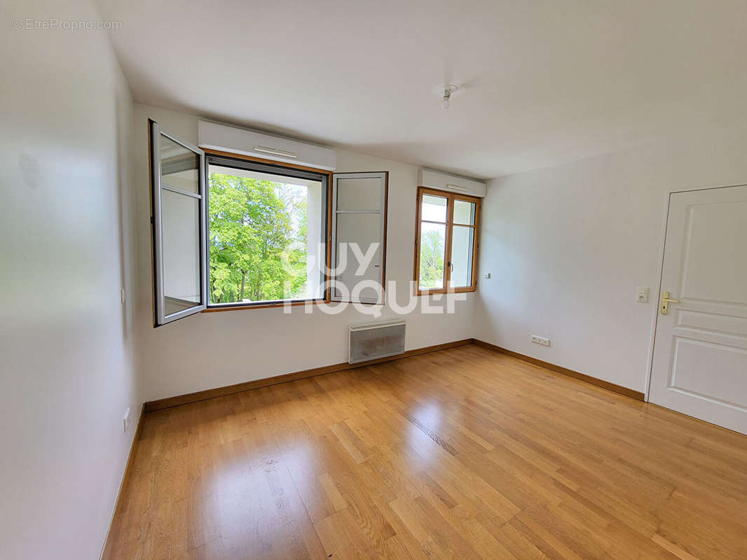 Appartement à BOUGIVAL