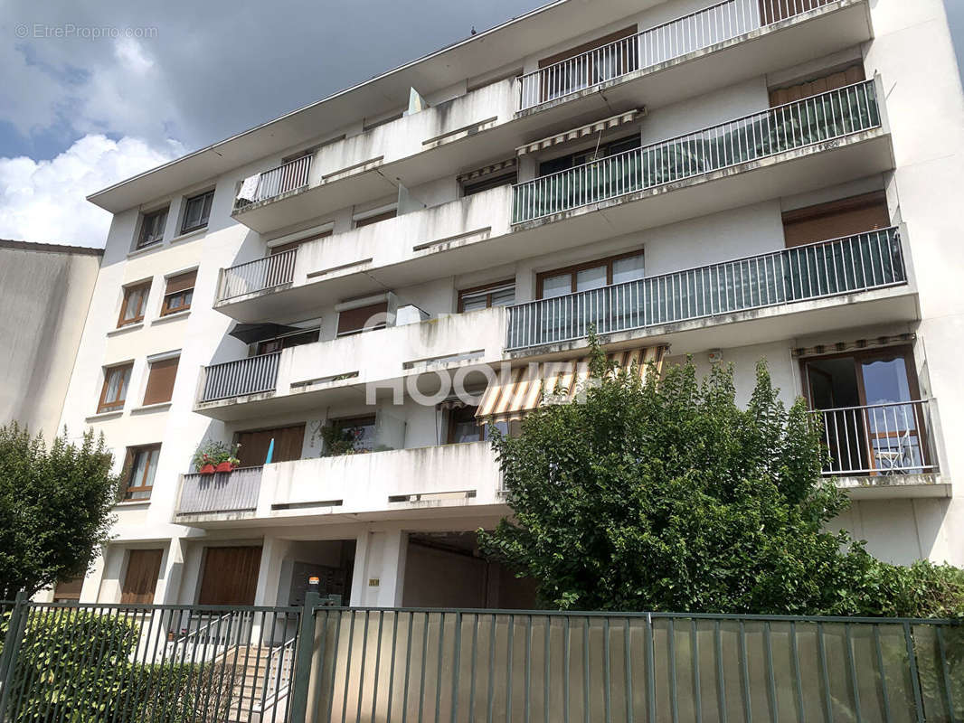 Appartement à LES PAVILLONS-SOUS-BOIS