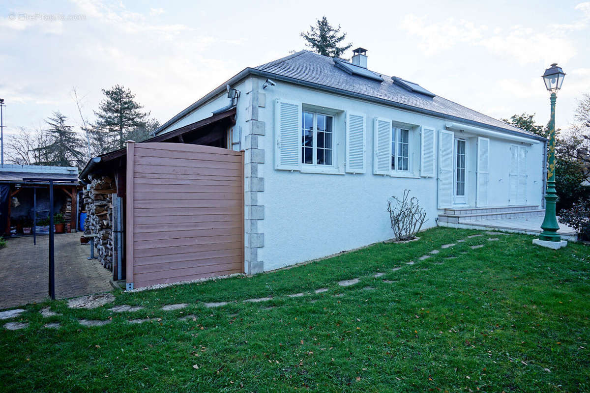 Maison à SAINT-JEAN-DE-BRAYE