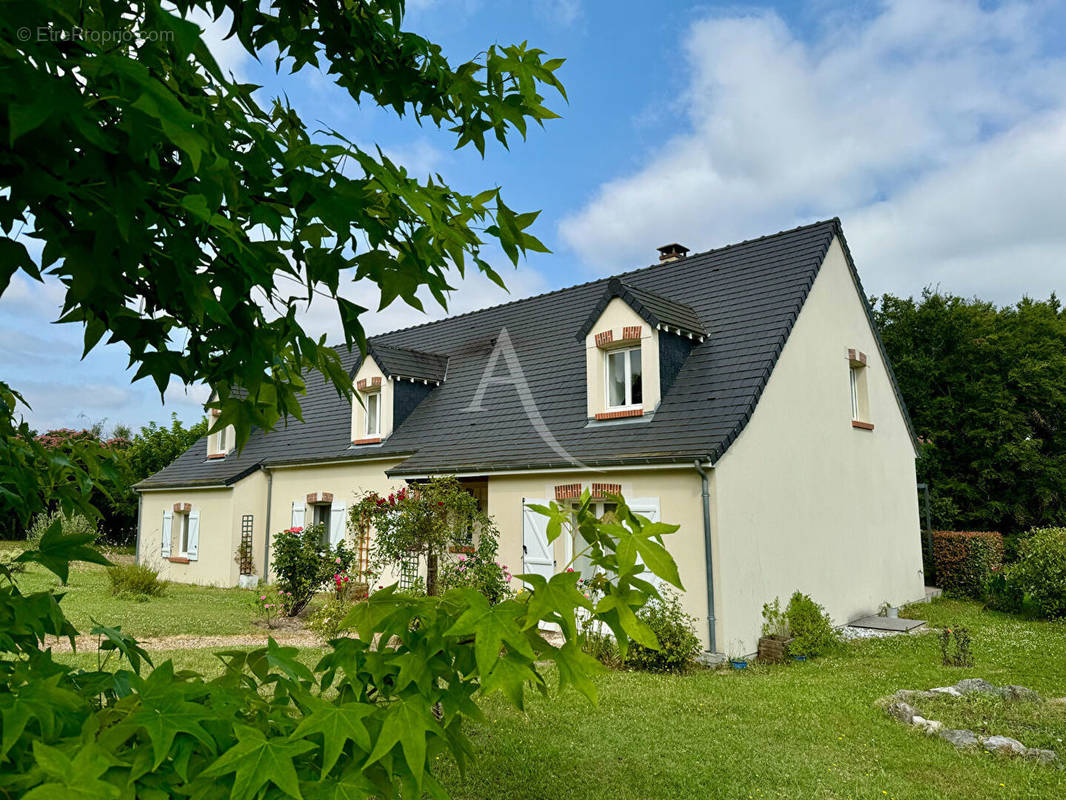 Maison à LA CHAPELLE-MONTMARTIN