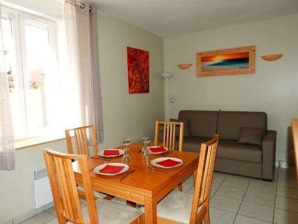 Appartement à AVENE