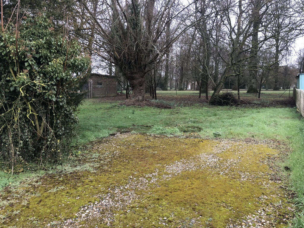 Terrain à POIX-DE-PICARDIE