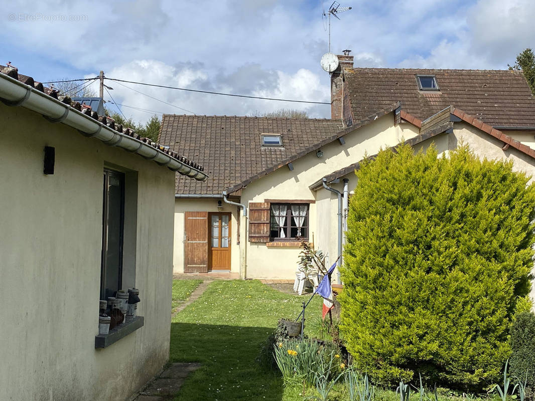 Maison à GRANDVILLIERS