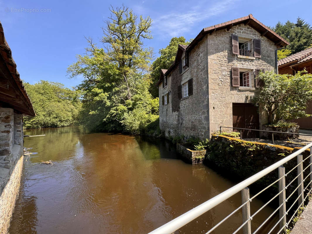 Maison à EYMOUTIERS