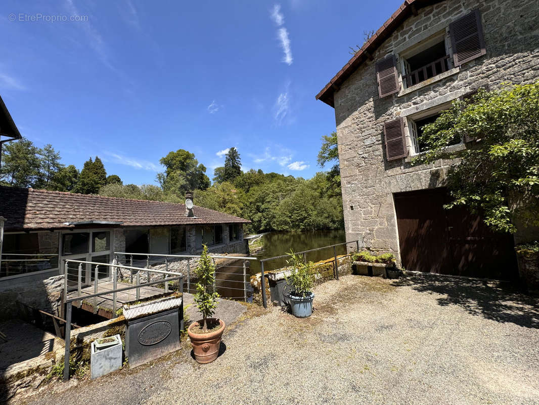 Maison à EYMOUTIERS