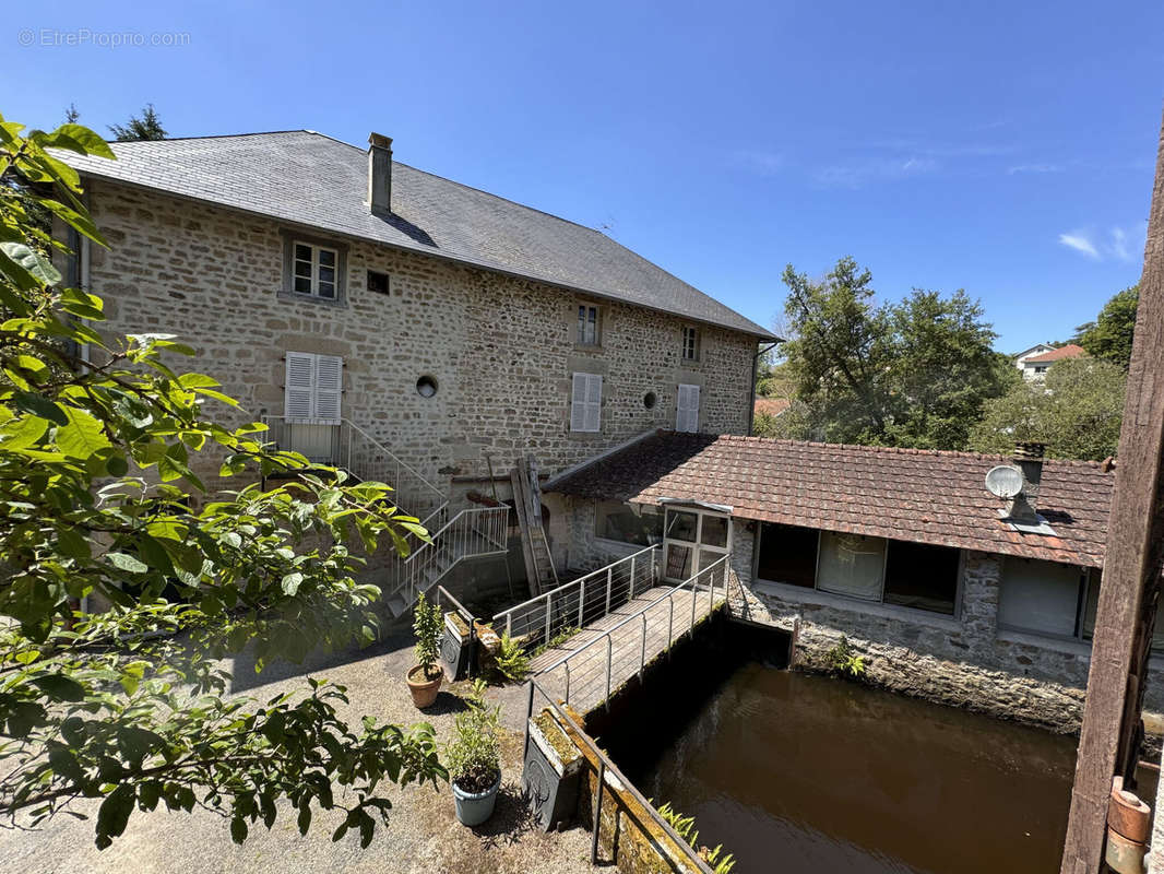 Maison à EYMOUTIERS