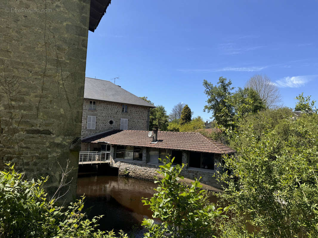 Maison à EYMOUTIERS