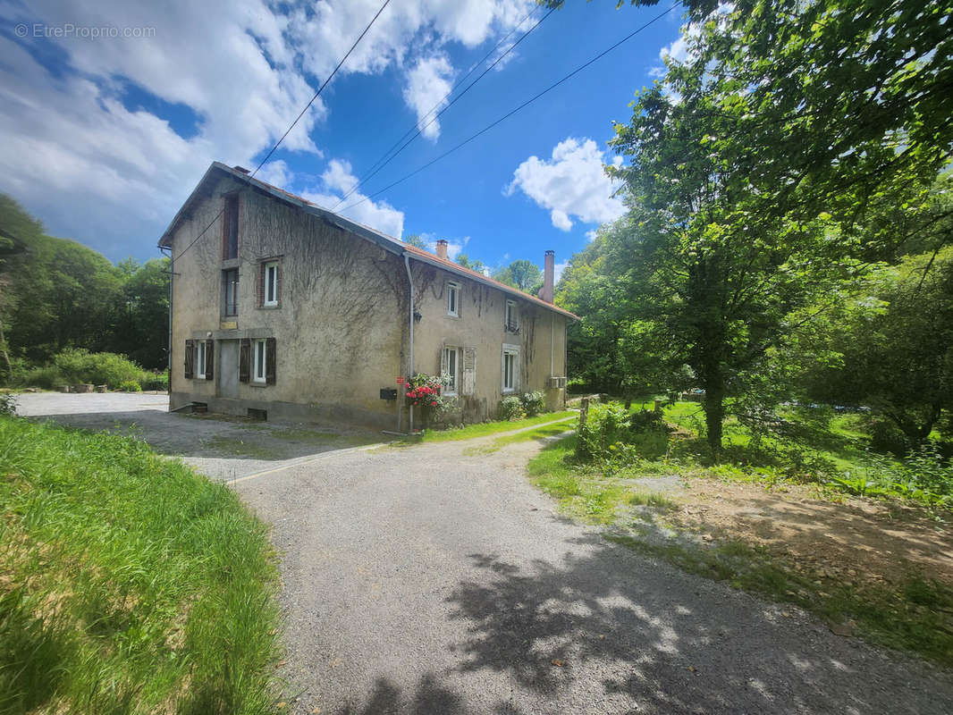 Maison à SAINT-LEONARD-DE-NOBLAT