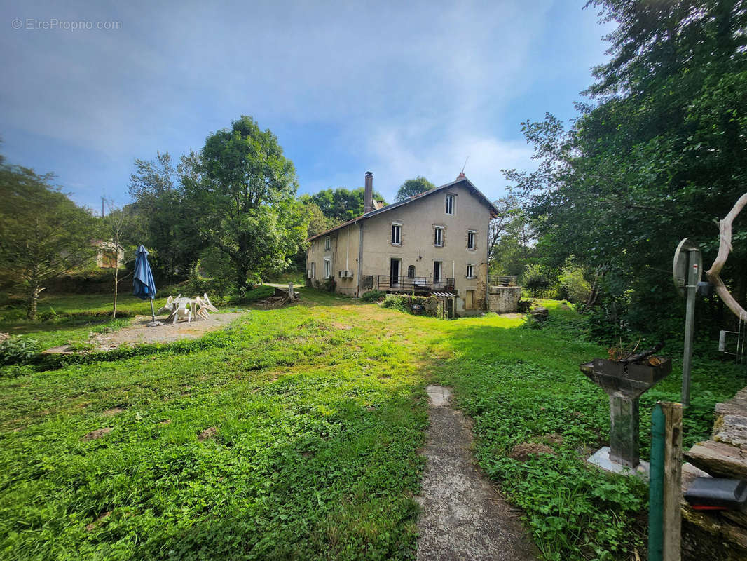 Maison à SAINT-LEONARD-DE-NOBLAT