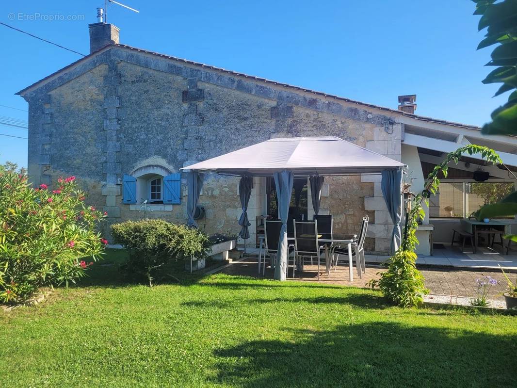 Maison à SAINT-GENES-DE-FRONSAC