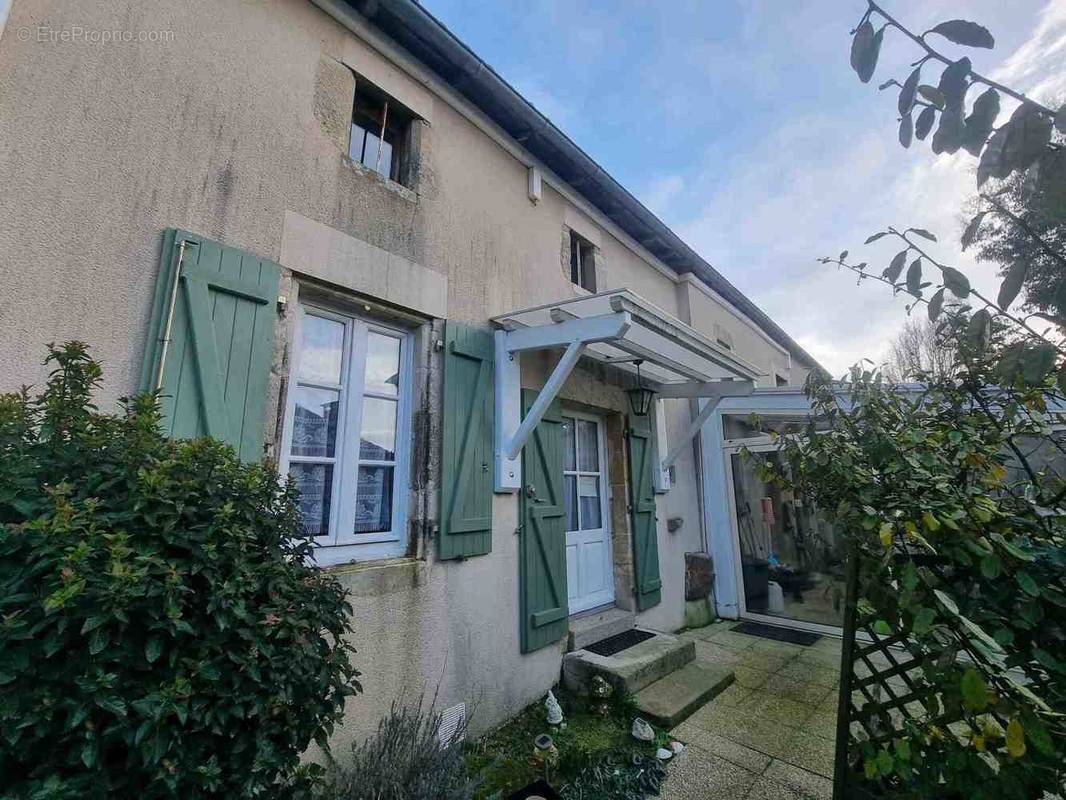 Maison à COULONGES-SUR-L&#039;AUTIZE