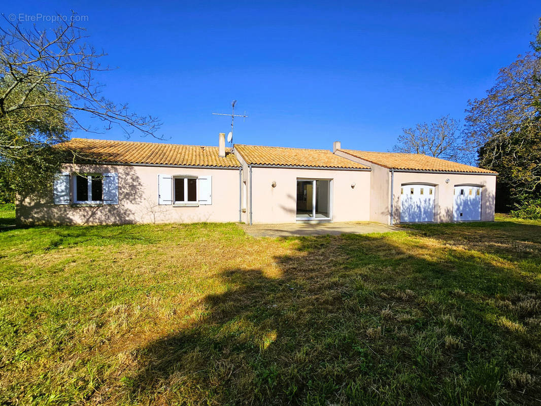 Maison à SAINT-MARTIN-DE-FRAIGNEAU