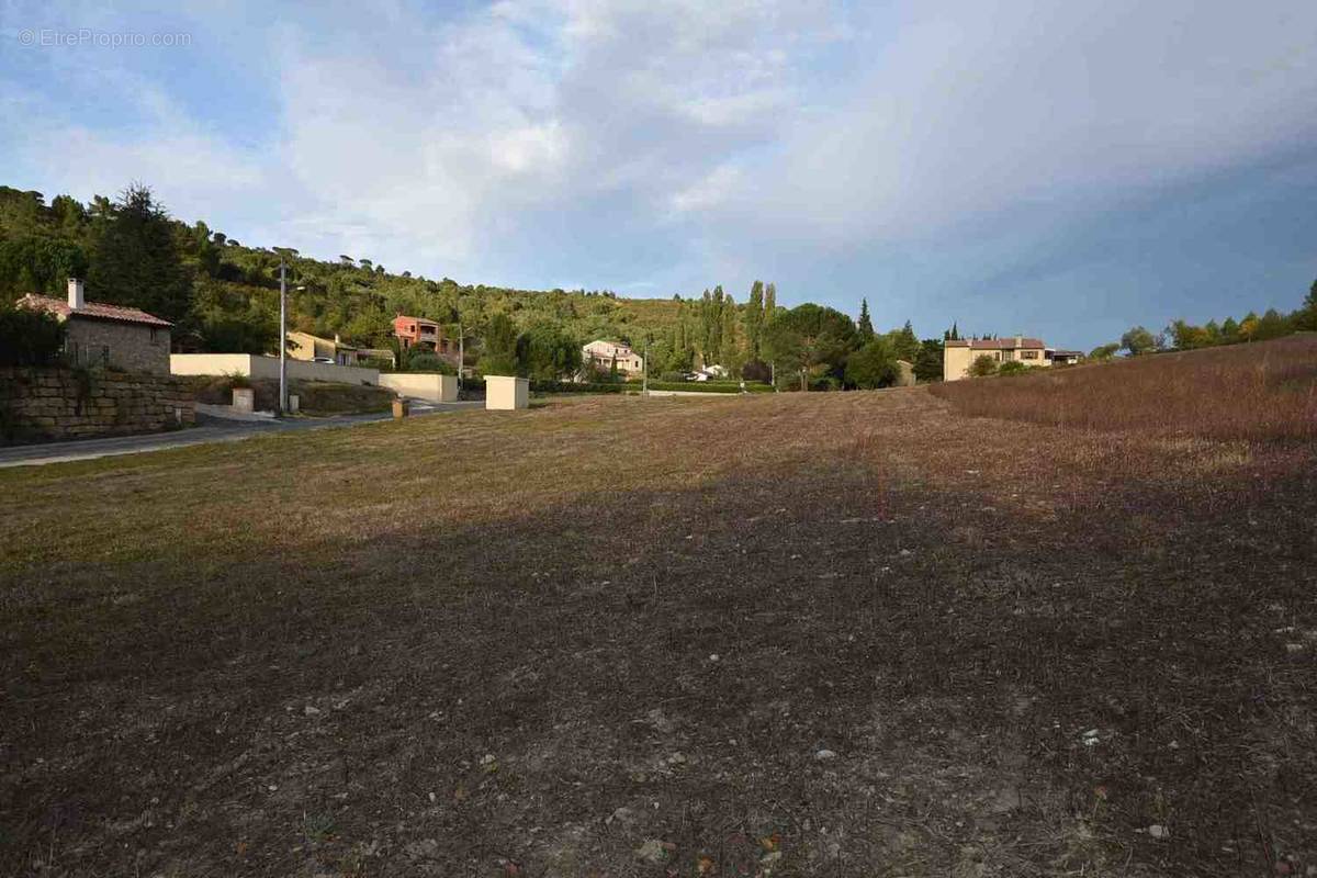 Terrain à MONTAZELS