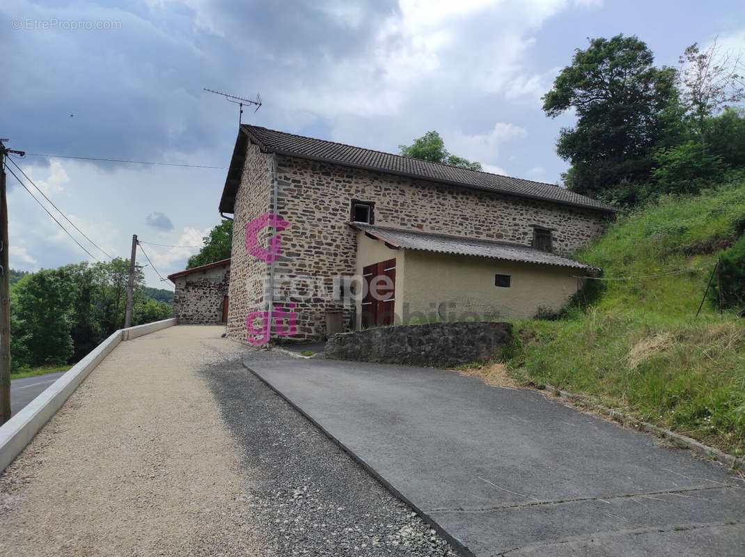 Maison à SAINT-JULIEN-DU-PINET