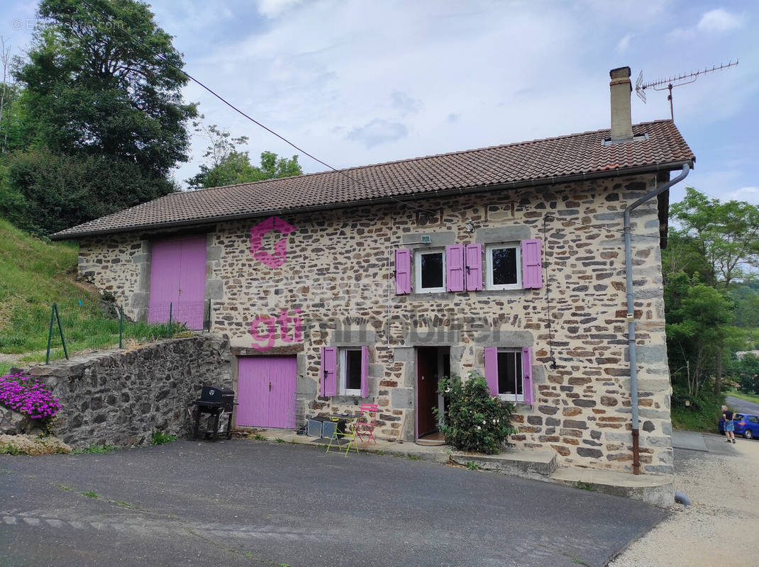 Maison à SAINT-JULIEN-DU-PINET