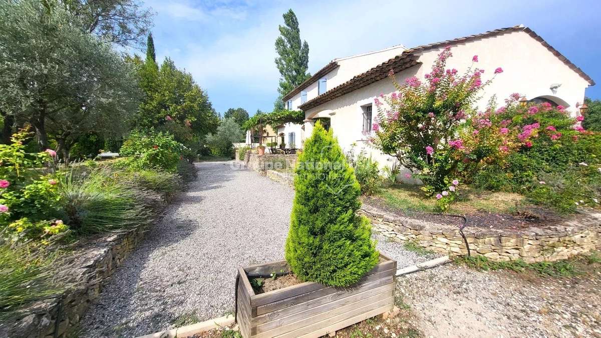 Maison à PERNES-LES-FONTAINES