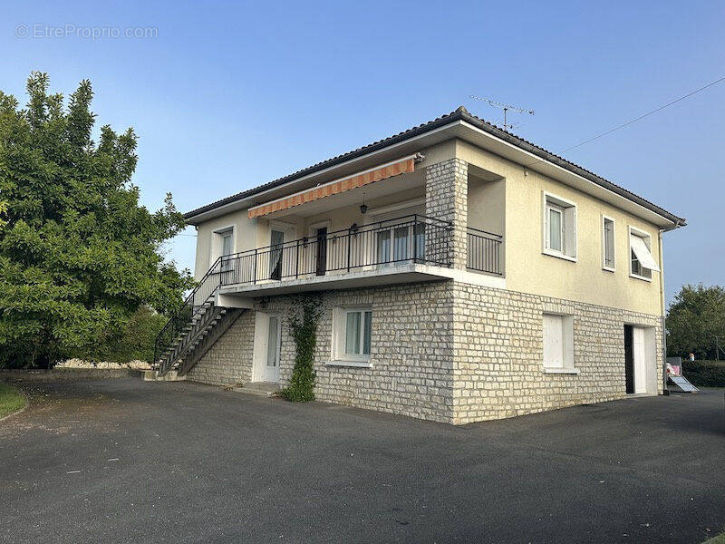 Maison à MONTGUYON