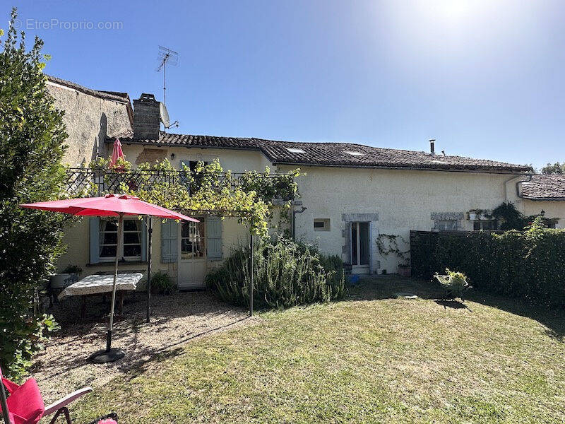 Maison à AUBETERRE-SUR-DRONNE