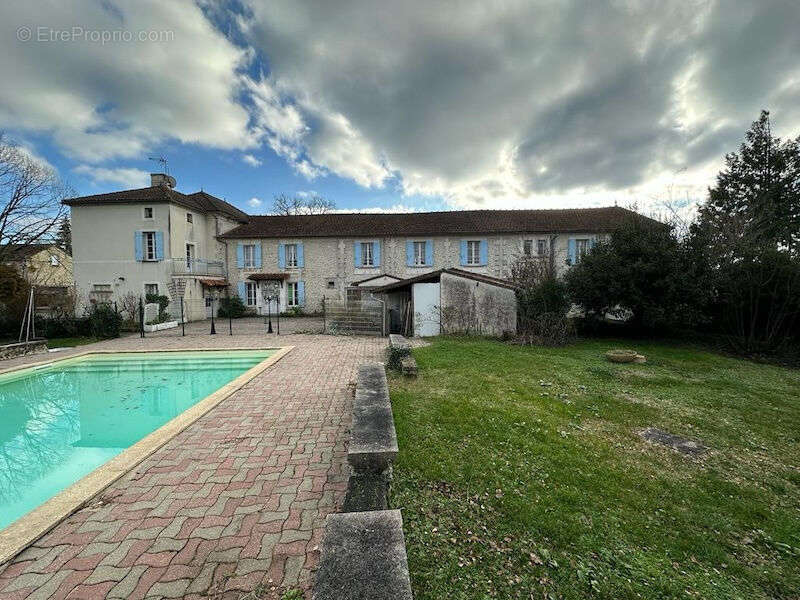 Maison à AUBETERRE-SUR-DRONNE