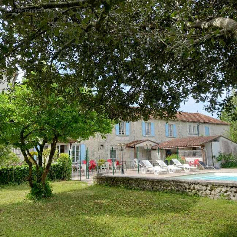 Maison à AUBETERRE-SUR-DRONNE