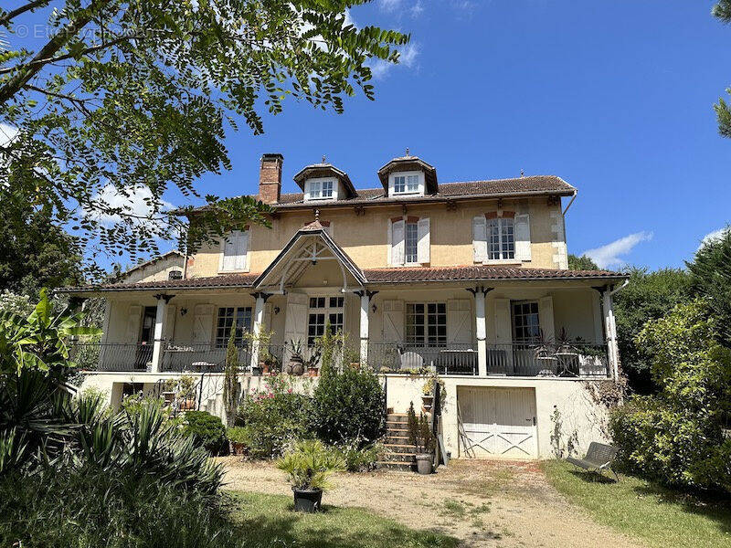 Maison à MONTGUYON