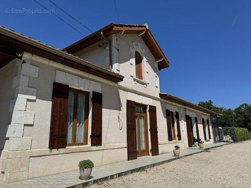 Maison à MONTGUYON