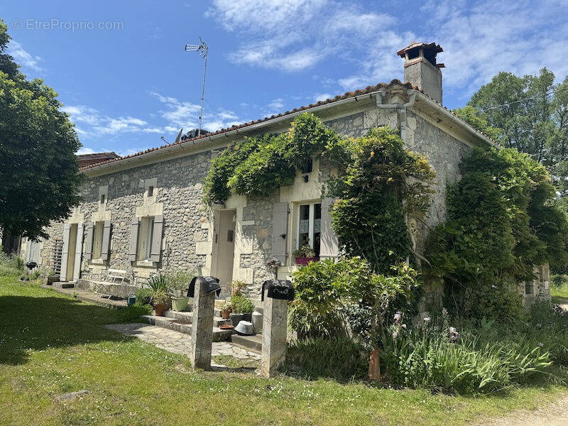 Maison à LA GENETOUZE