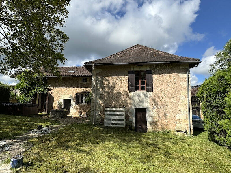 Maison à SAINT-SULPICE-DE-ROUMAGNAC