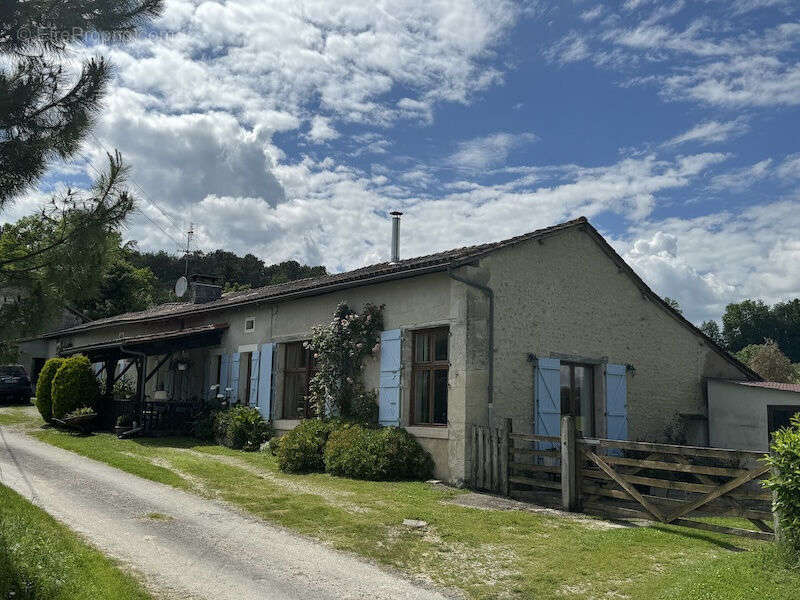 Maison à BONNES