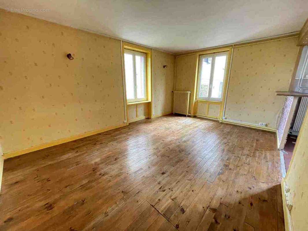 Appartement à AMPLEPUIS