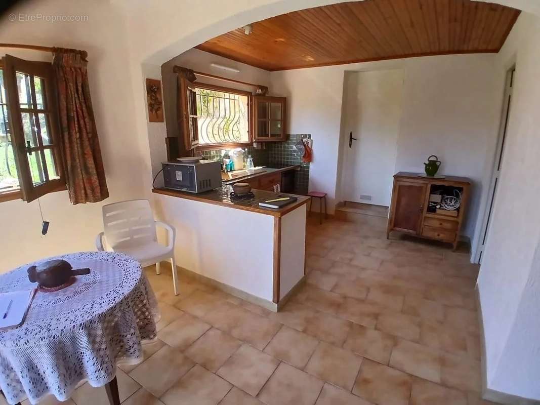 Appartement à TOURRETTE-LEVENS