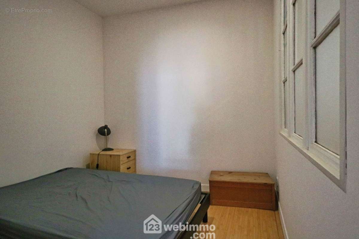 Et coin nuit de 9 m2, - Appartement à POITIERS