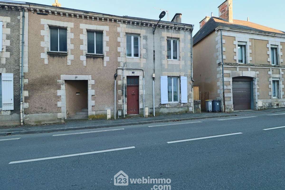 Immeuble de rapport/maison composé de 3 appartements. - Appartement à POITIERS