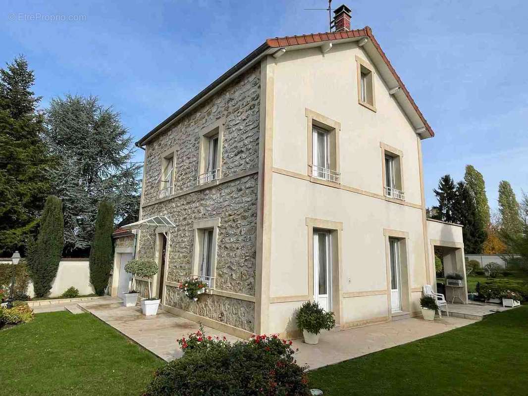 Maison à ESTERNAY