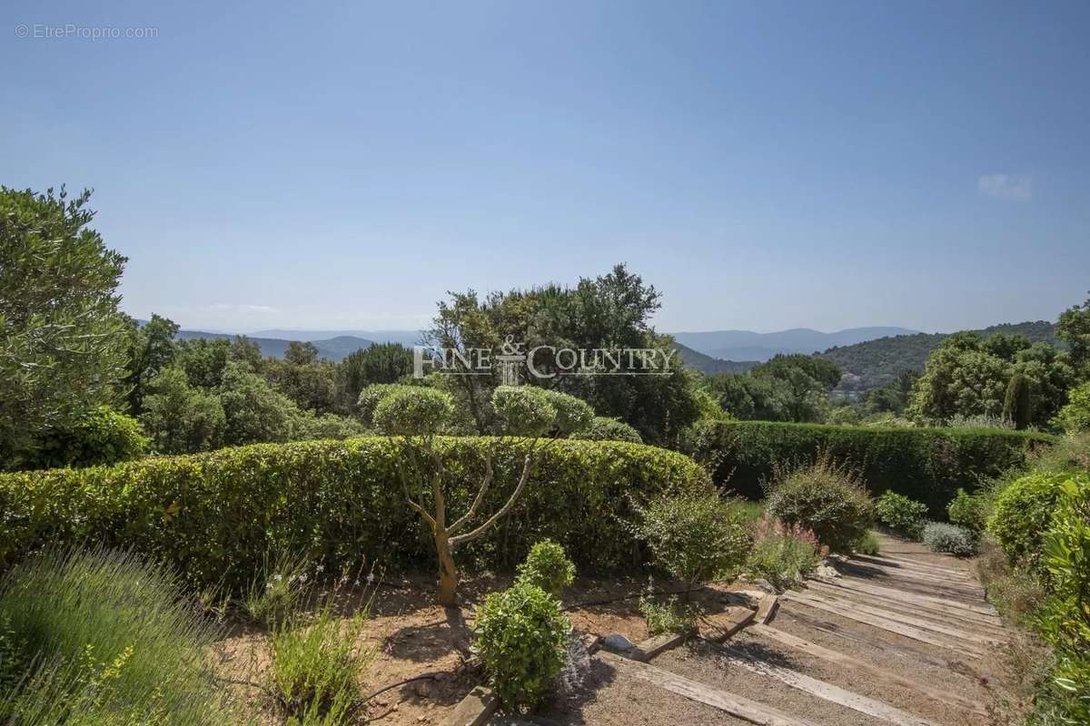 Maison à LA GARDE-FREINET