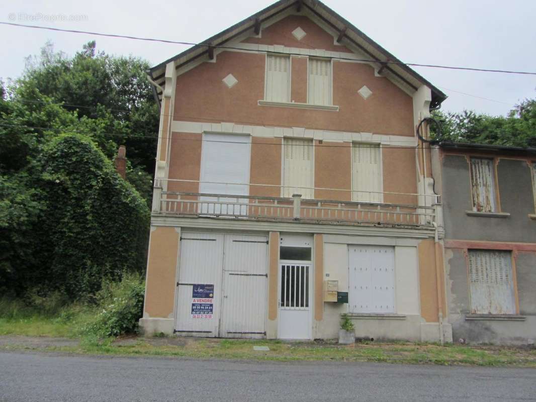   - Maison à MERLINES