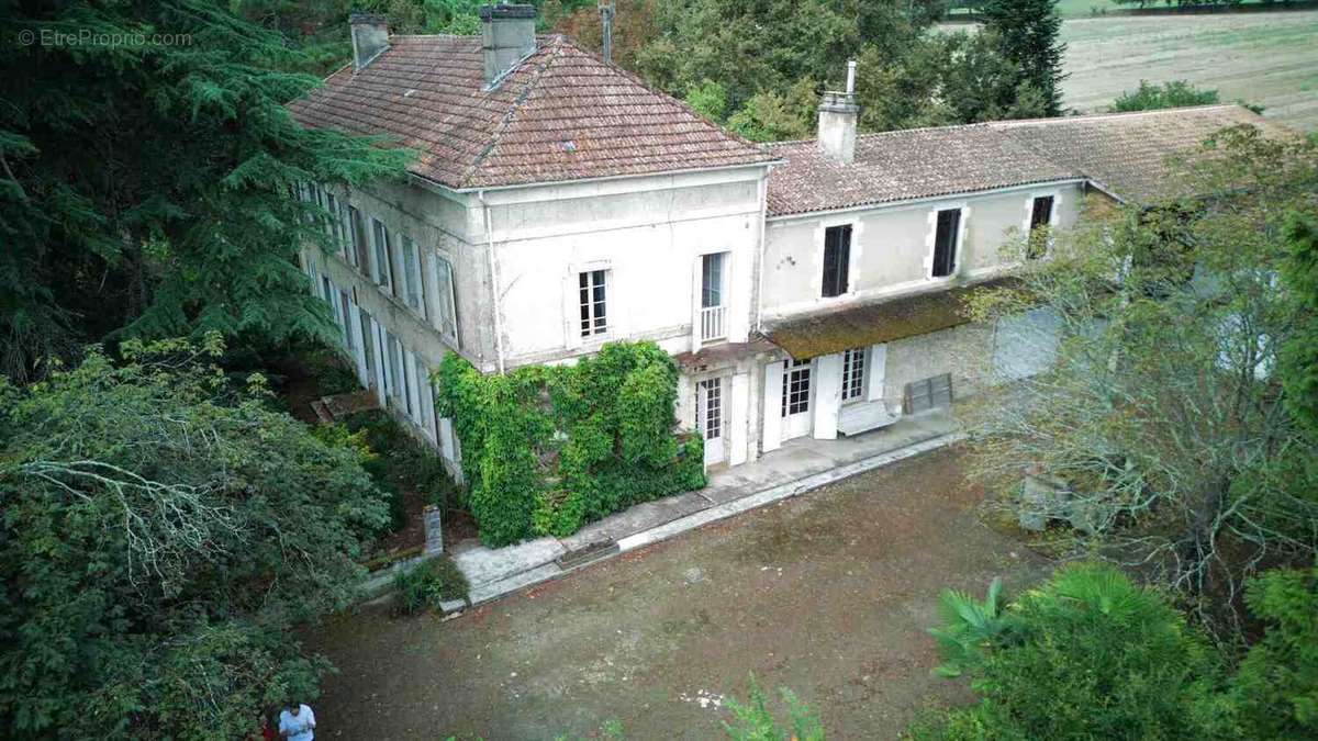 Maison à VIRAZEIL