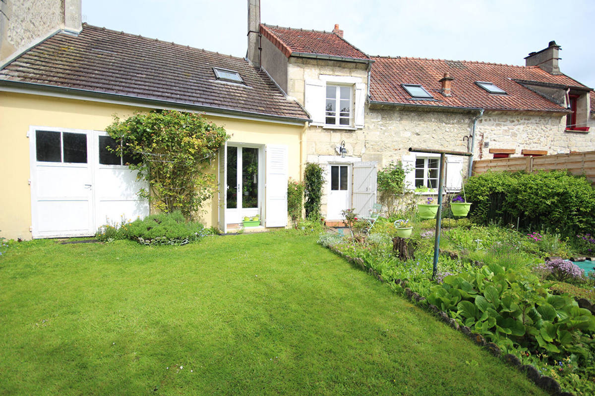 Maison à VERNEUIL-EN-HALATTE