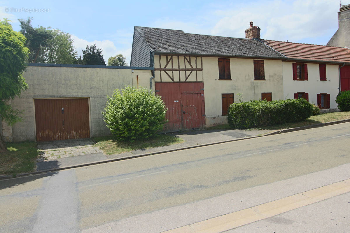 Maison à FROISSY