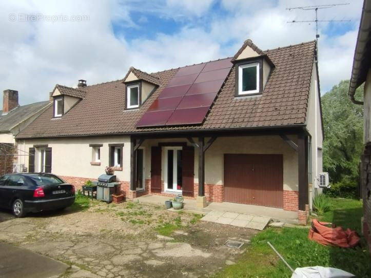 Maison à CREVECOEUR-LE-GRAND