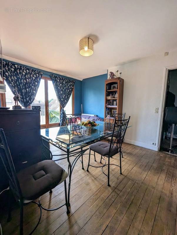 Appartement à SAINT-ETIENNE-DU-ROUVRAY