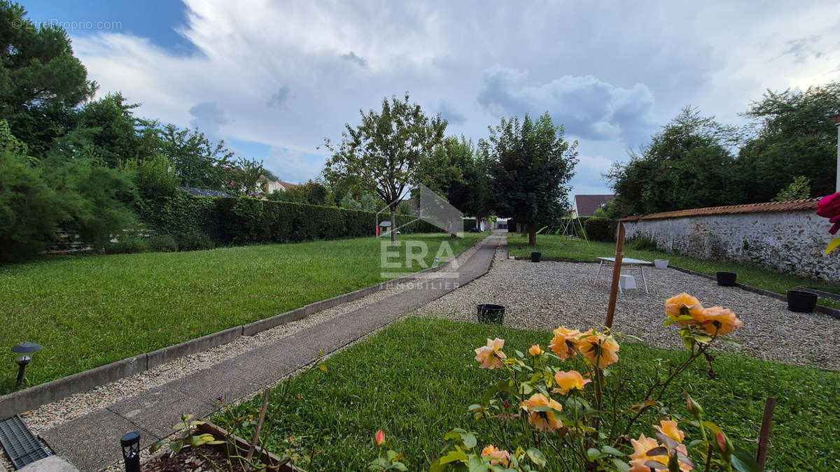 Appartement à COMBS-LA-VILLE