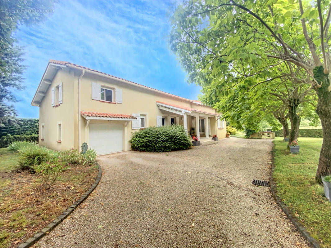 Maison à MAUZAC