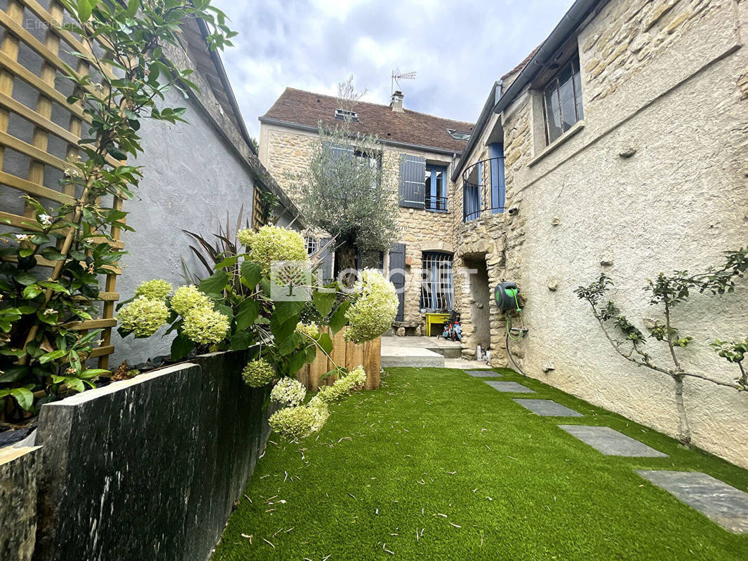 Maison à MEZY-SUR-SEINE