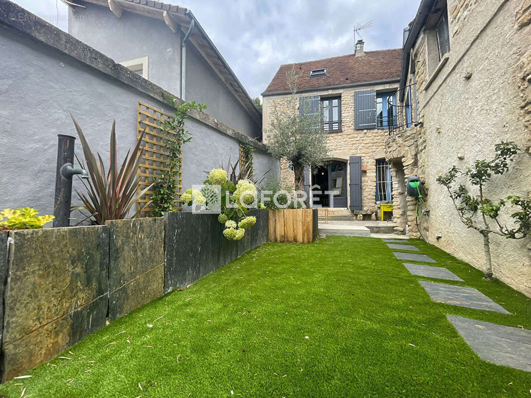 Maison à MEZY-SUR-SEINE